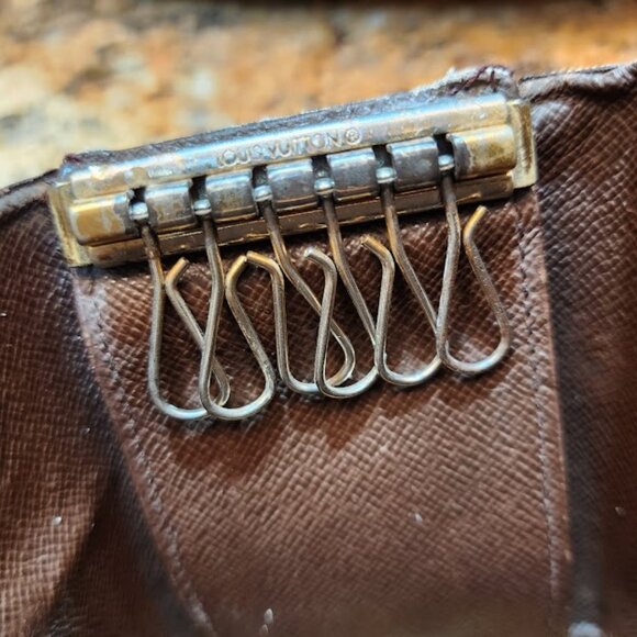 Louis Vuitton Key Holder - Picture 9 of 11